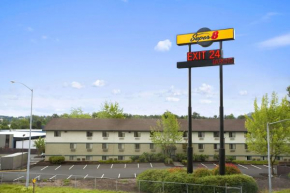 Отель Super 8 by Wyndham Portland Airport  Портлэнд